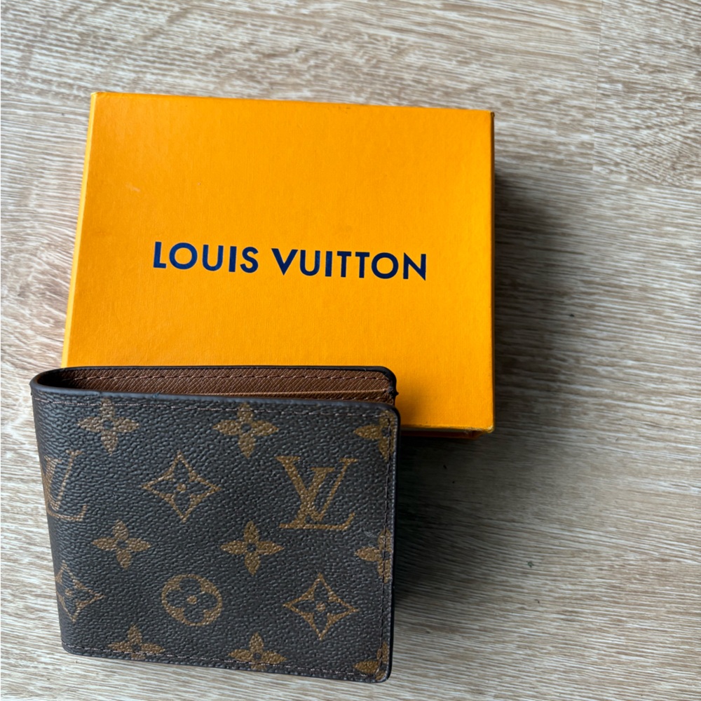 Louis Vuitton Wallet - Monogram Print
From the 2009 F/W collection.